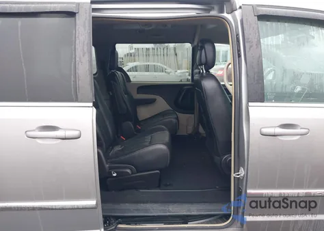 2016 Chrysler Town & Country Touring z USA, uszkodzony, nr VIN 2C4RC1BG2GR230878